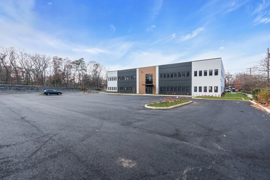 More Photos Of 705 Brewers Bridge Rd, Jackson Office For Lease