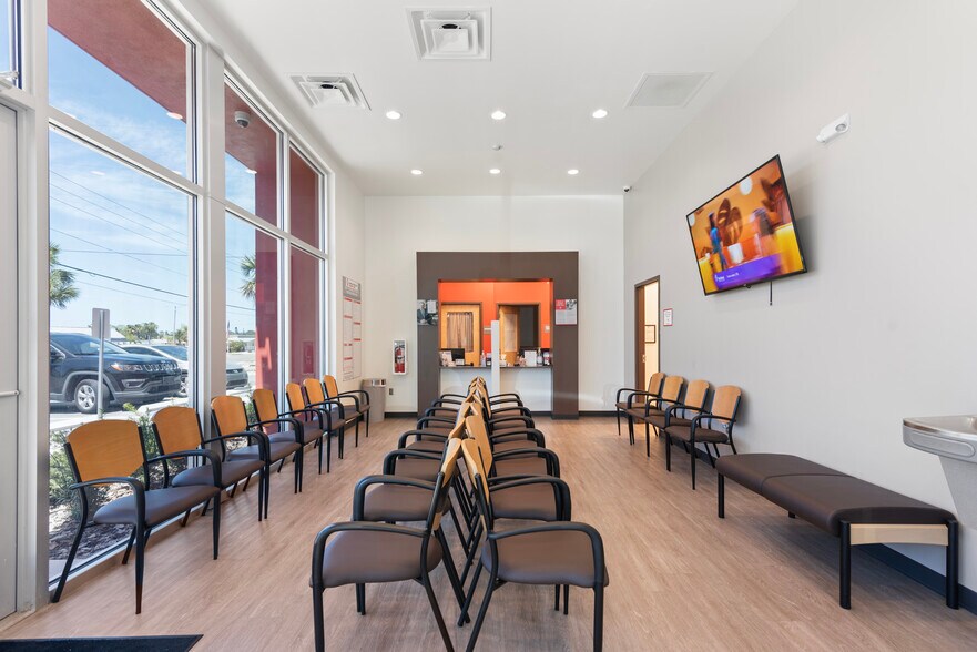 More Photos Of 1440 Main St, Dunedin General Retail For Lease