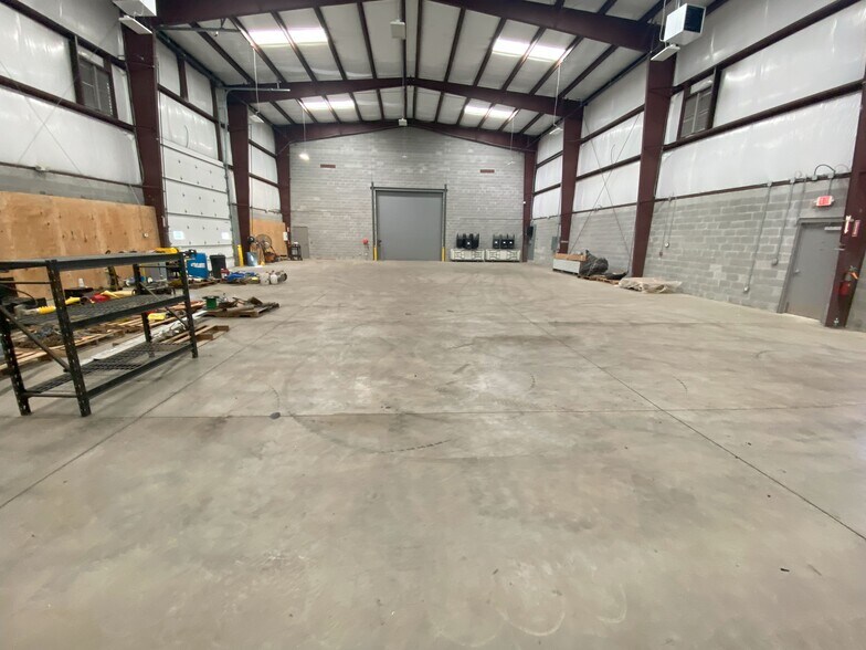 More Photos Of 961 Michael Dr, Chesapeake Warehouse For Lease