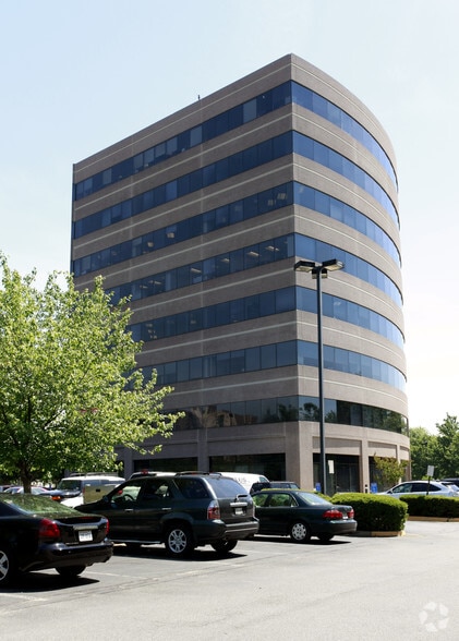 More Photos Of 5845 Richmond Hwy, Alexandria Office For Sale