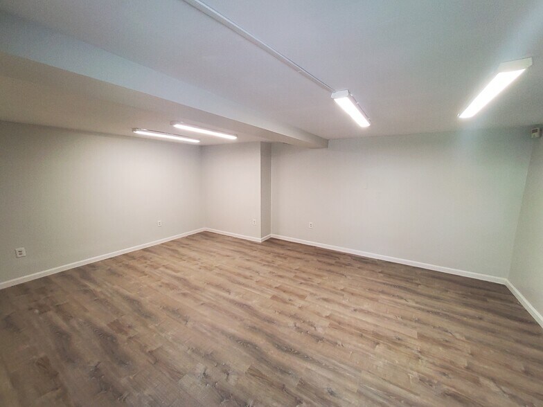 More Photos Of 161 Temple Hill Rd, New Windsor Manufacturing For Lease