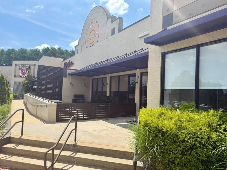 More Photos Of 2700 Town Center Dr, Marietta Unknown For Lease