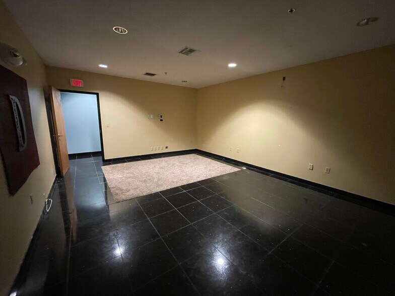 More Photos Of 1700 35th St, Orlando Warehouse For Lease