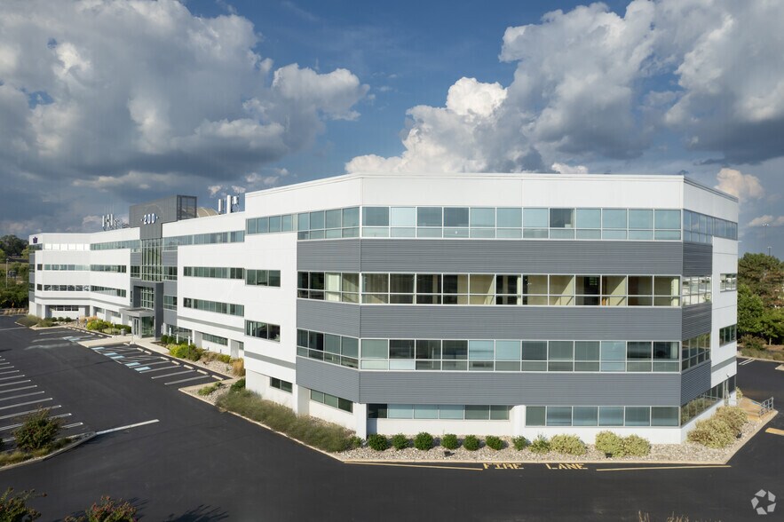 More Photos Of 200 N Warner Rd, King Of Prussia Office For Lease