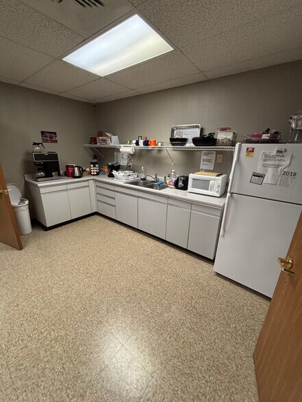 More Photos Of 456 Fulton St, Peoria Office For Sale