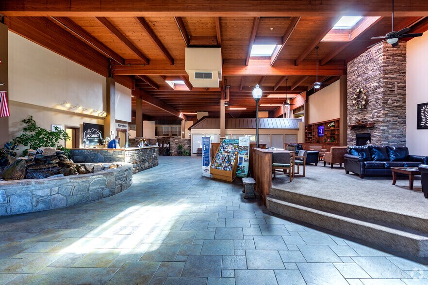 More Photos Of 201 Sugarloaf Rd, Hendersonville Hotel For Sale