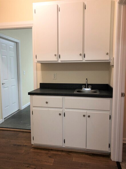 More Photos Of 146-B Litton Dr, Lexington Light Distribution For Lease