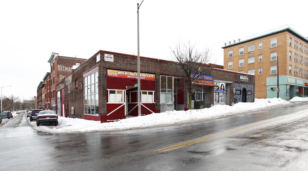 Primary Photo Of 101-109 Lafayette St, Salem Bar For Lease