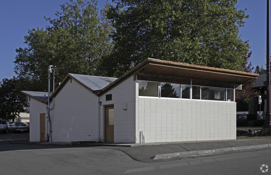 More Photos Of 17211 15th Ave NE, Shoreline Freestanding For Sale