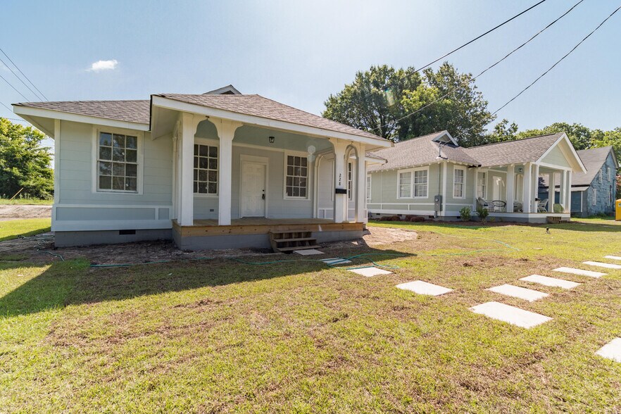 More Photos Of 302 Picadilly St, Columbia Specialty For Sale