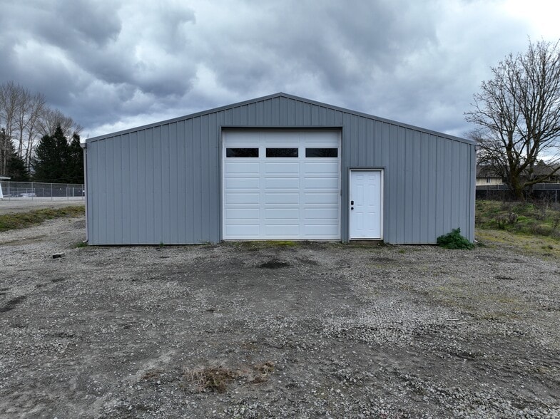 More Photos Of 104 NE 194th St, Ridgefield Warehouse For Lease