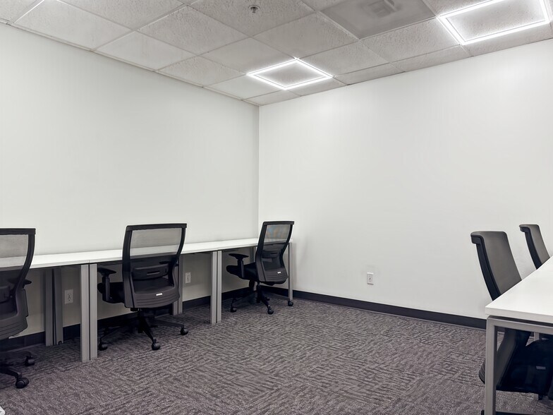 More Photos Of 400 White Oaks Blvd, Bridgeport Coworking Space