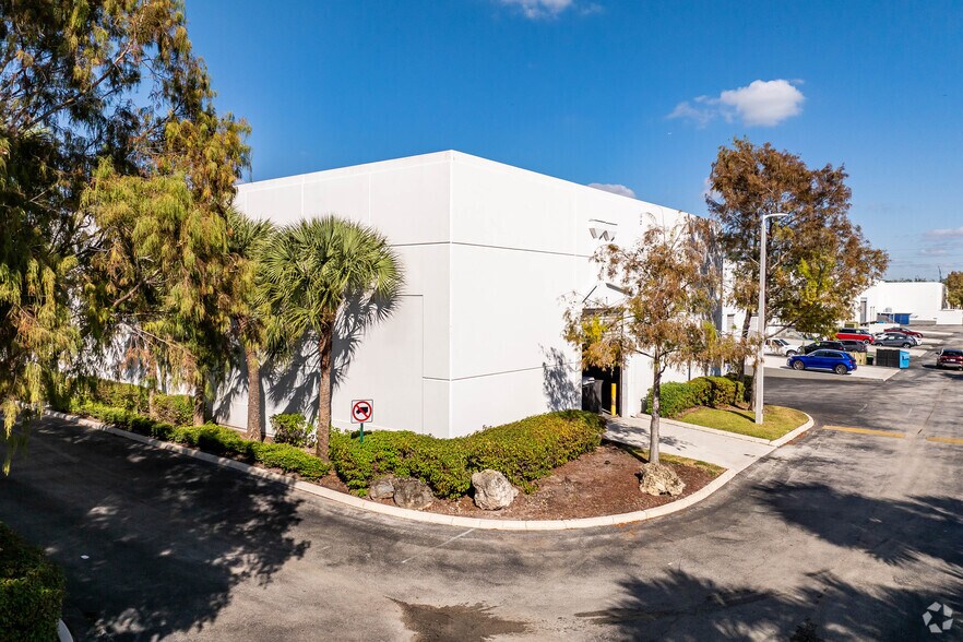 More Photos Of 2100-2290 SW 71st Ter, Davie Warehouse For Sale