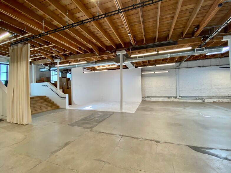 More Photos Of 2143 Bay St, Los Angeles Office For Lease