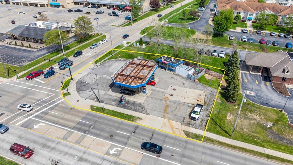 More Photos Of 15387 Pearl Rd, Strongsville Service Station For Sale