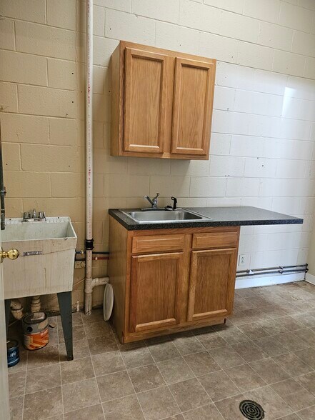 More Photos Of 12401 Shelbyville Rd, Louisville Freestanding For Lease