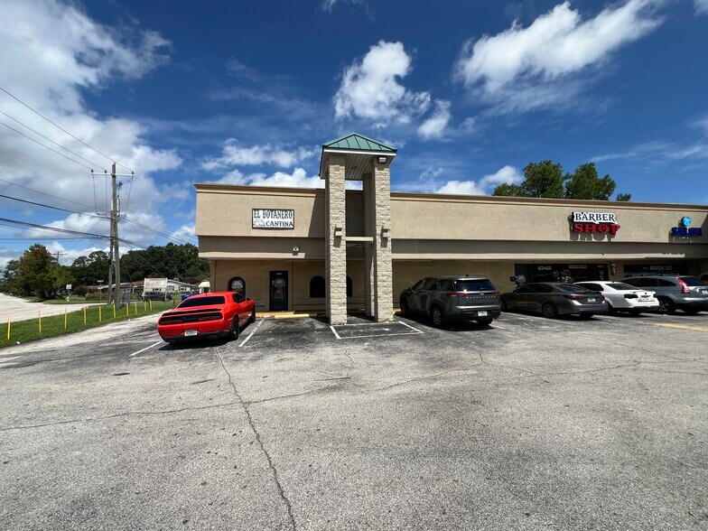 More Photos Of 5745-5759 Beney Rd, Jacksonville Unknown For Lease