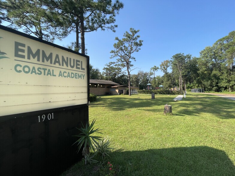 More Photos Of 1901 Leonid Rd, Jacksonville Schools For Sale