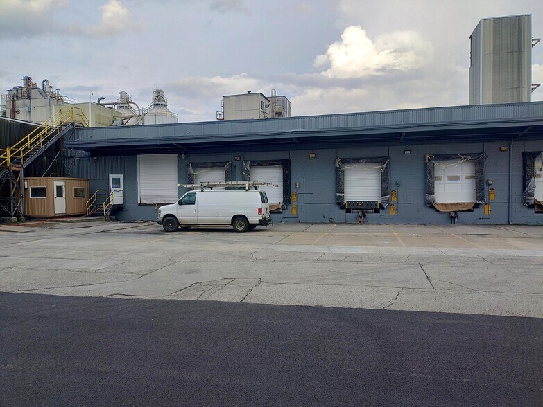 More Photos Of 4250 Bells Ln, Louisville Manufacturing For Lease