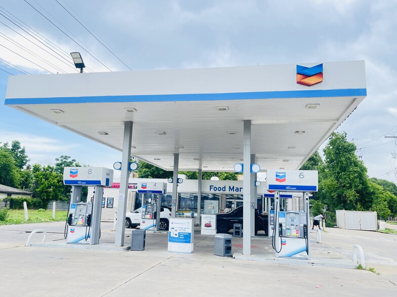 More Photos Of 1621 Collingsworth St, Houston Service Station For Sale