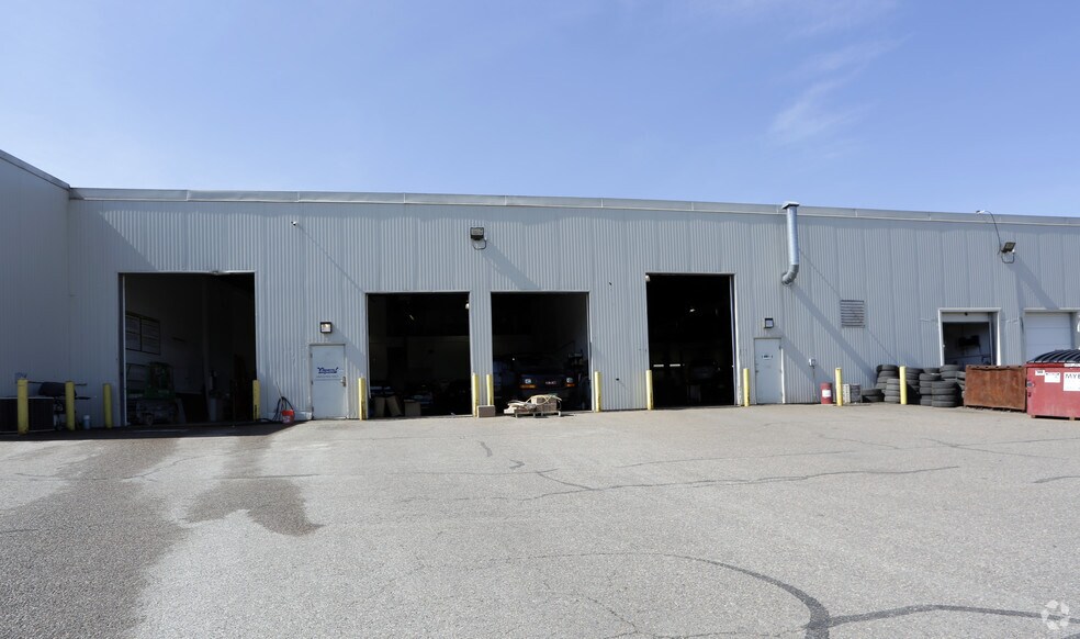 More Photos Of 740 Marshall Ave, Williston Warehouse For Lease