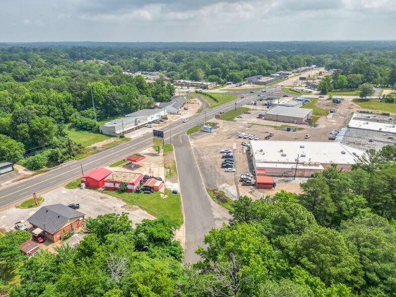 More Photos Of 300 W Pinecrest Dr, Marshall Auto Repair For Sale