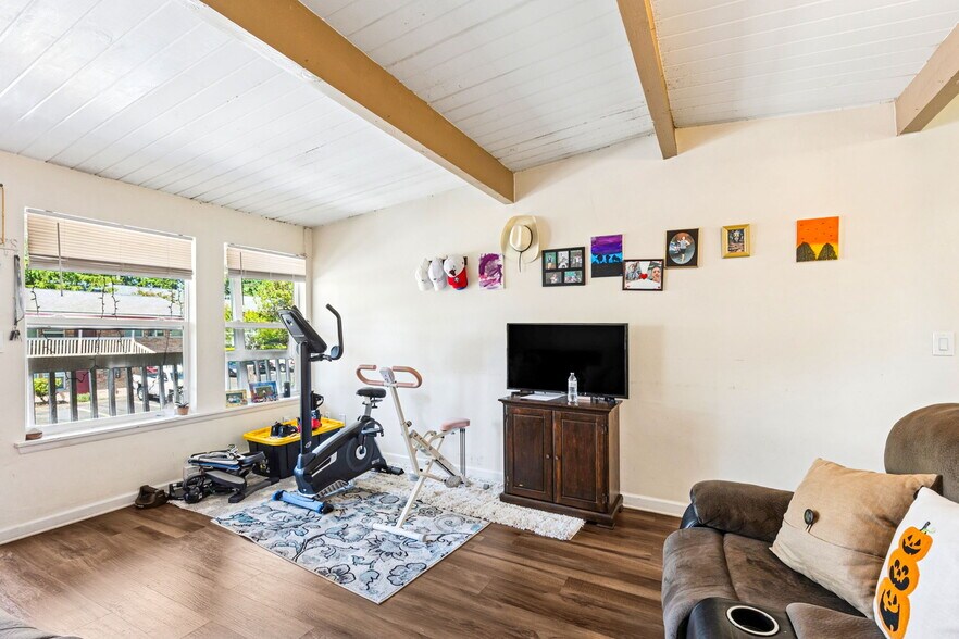 More Photos Of 7420-7428 208th St SW, Edmonds Apartments For Sale