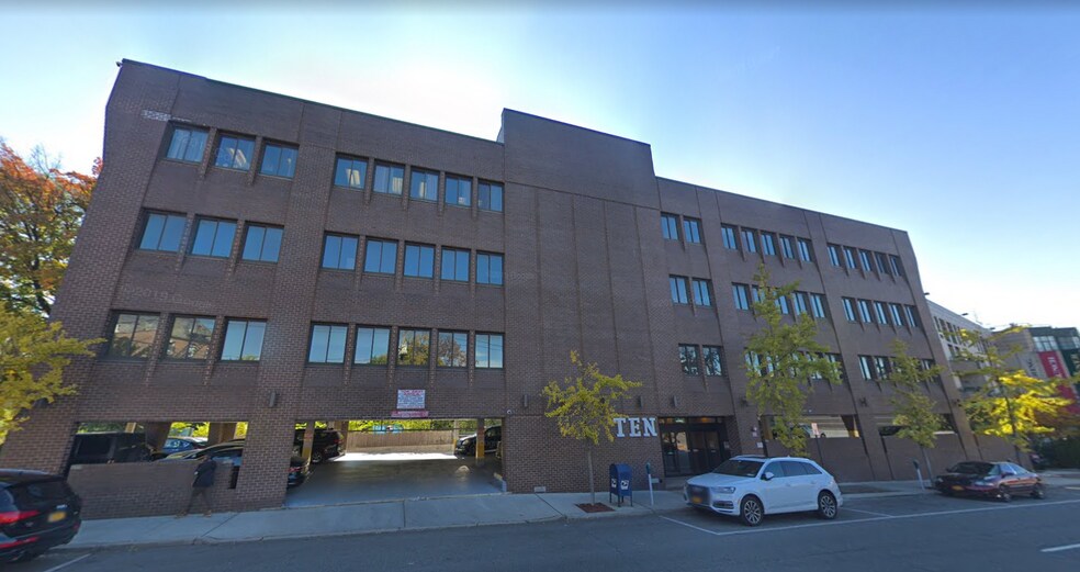 More Photos Of 10 Cuttermill Rd, Great Neck Office For Lease