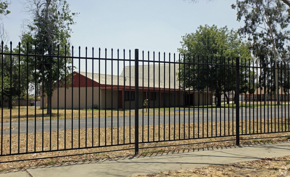 Primary Photo Of 625 N Eucalyptus Ave, Rialto Religious Facility For Lease