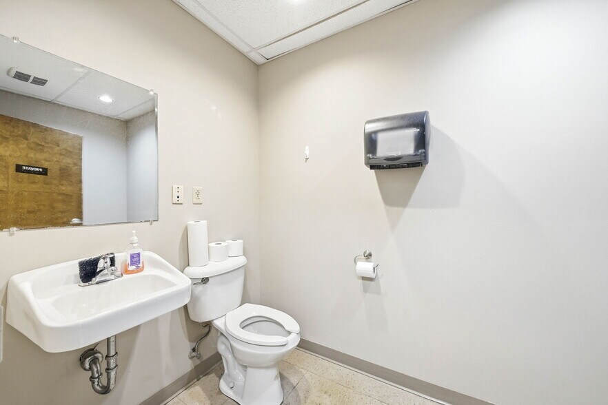 More Photos Of 329 Wesley St, Johnson City Medical For Sale
