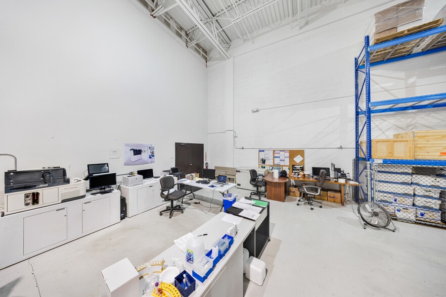 More Photos Of 12601 NW 115th Ave, Medley Warehouse For Lease