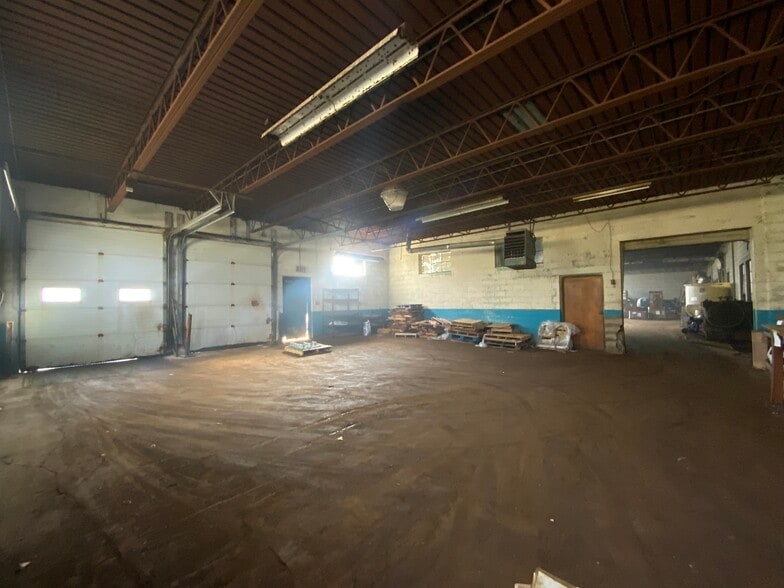 More Photos Of N57 W13520 Reichert Ave, Menomonee Falls Manufacturing For Sale