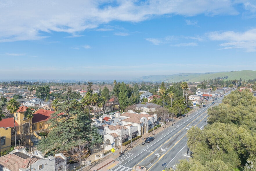 More Photos Of 43541-43543 Mission Blvd, Fremont Freestanding For Lease