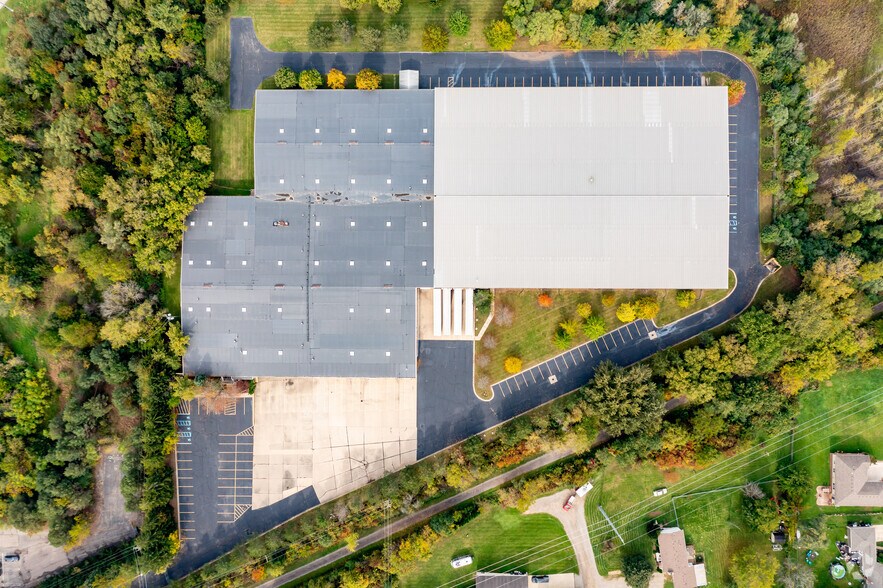 More Photos Of 2737 S Adams Rd, Rochester Hills Warehouse For Lease