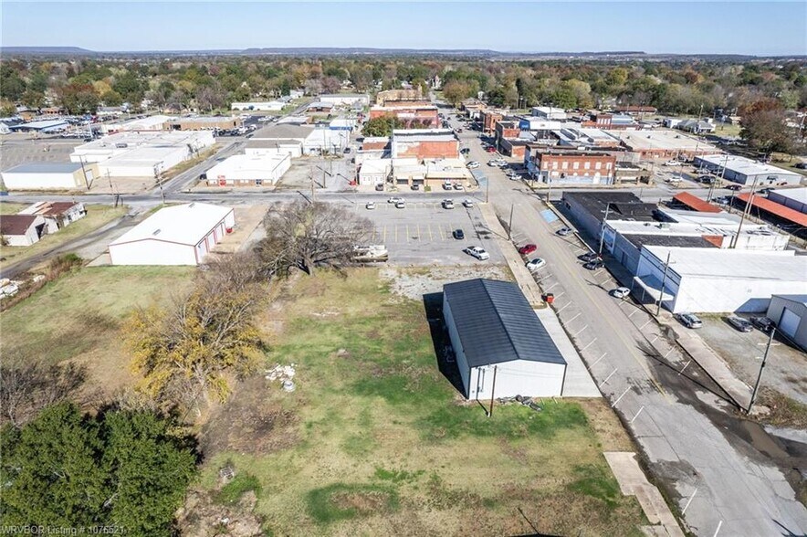 More Photos Of 209 S Broadway St, Stigler Flex For Sale