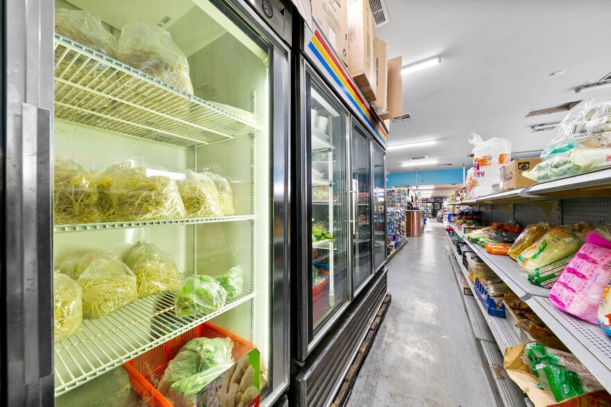 More Photos Of 103 Henderson St, Palacios Convenience Store For Sale