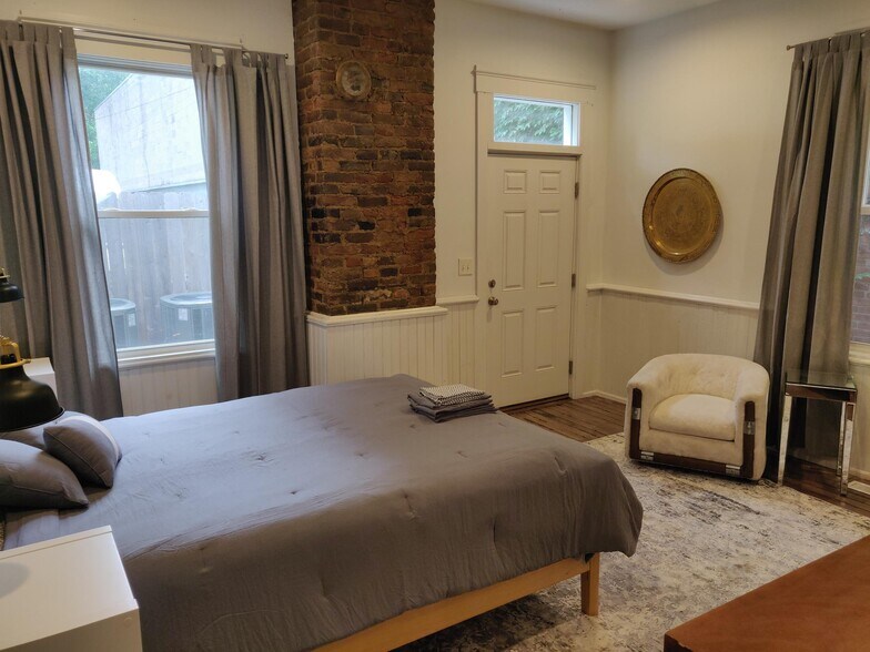 More Photos Of 927 E Madison St, Louisville Warehouse For Sale