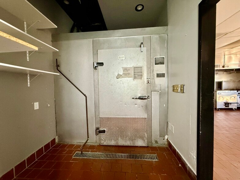 More Photos Of 400 N Coit Rd, Richardson General Retail For Lease