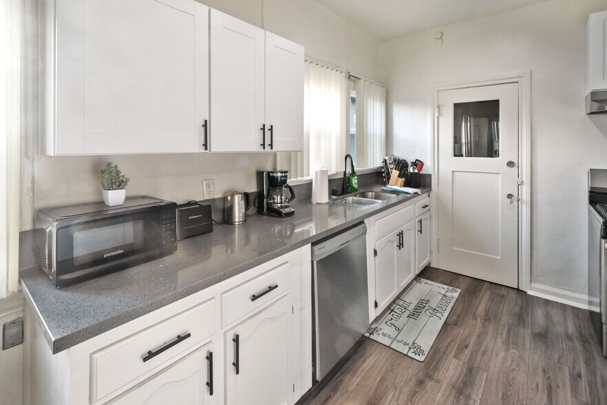 More Photos Of 1296 S Citrus Ave, Los Angeles Apartments For Sale