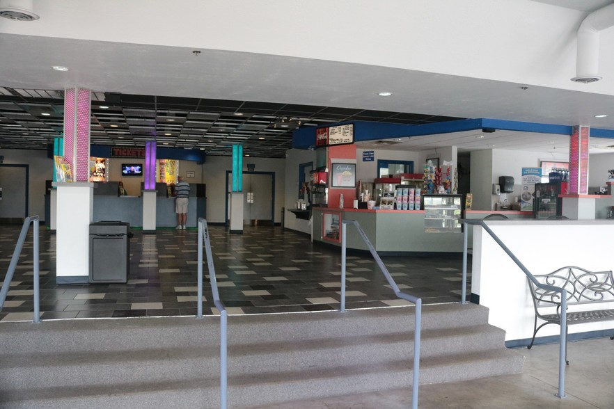 More Photos Of 2905 W 76 Country Blvd, Branson Theater Concert Hall For Sale