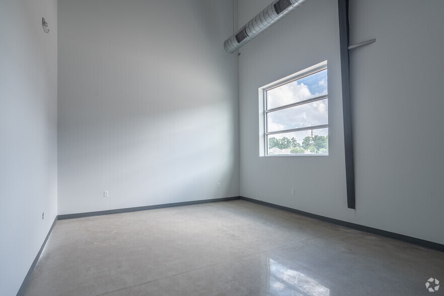 More Photos Of 3340 Spring Stuebner, Spring Unknown For Lease