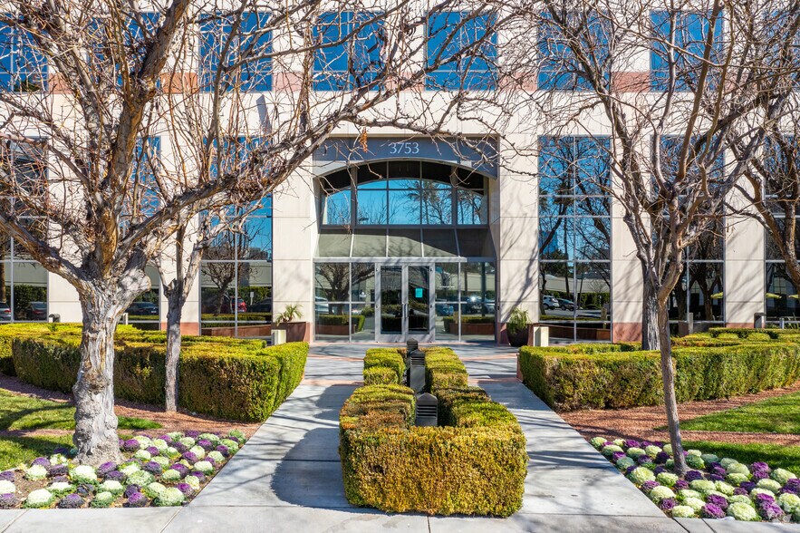 More Photos Of 3753-3993 Howard Hughes Pky, Las Vegas Unknown For Lease