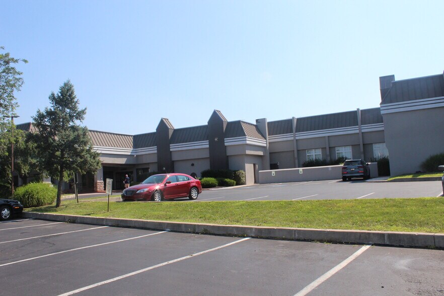 More Photos Of 148 Sheraton Dr, New Cumberland Hotel For Sale