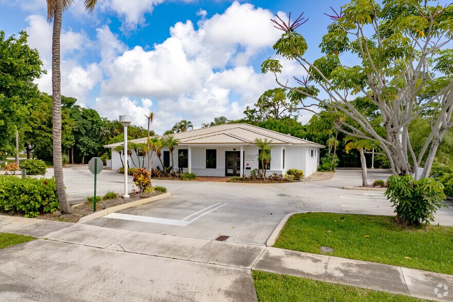 More Photos Of 101 SE 27th Ave, Boynton Beach Medical For Sale