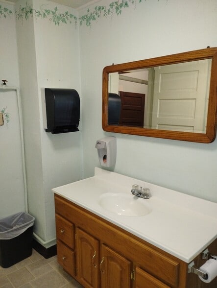 More Photos Of 906 Elm St, Coffeyville Religious Facility For Sale