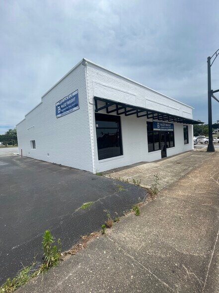 More Photos Of 1702 N Main St, Anderson Restaurant For Lease