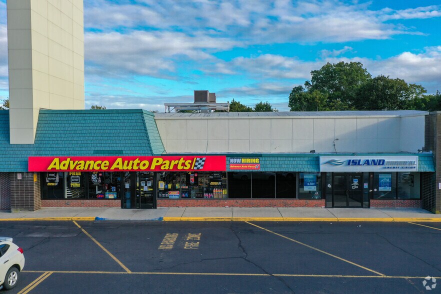 More Photos Of 1051-1081 Old Country Rd, Riverhead General Retail For Lease