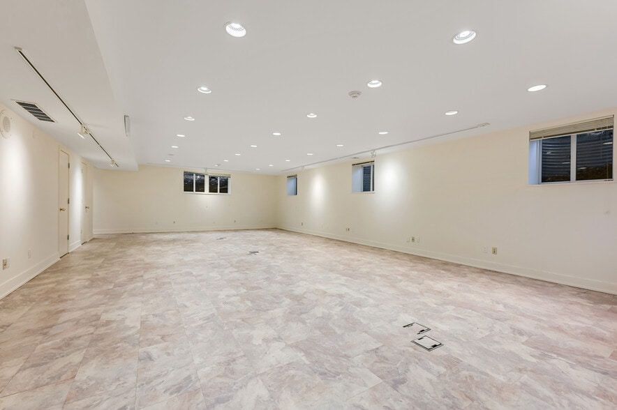 More Photos Of 16 Goodfriend Dr, East Hampton Office Residential For Sale