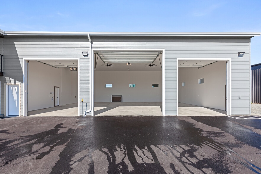 More Photos Of 9990 N Lyle Loop, Hayden Warehouse For Sale