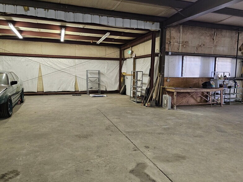 More Photos Of 614 S Grove St, Hendersonville Industrial For Sale